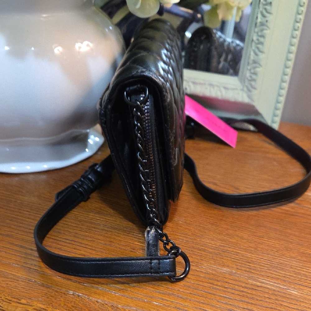 Black Quilted Crossbody Bag - Picture 4 of 9